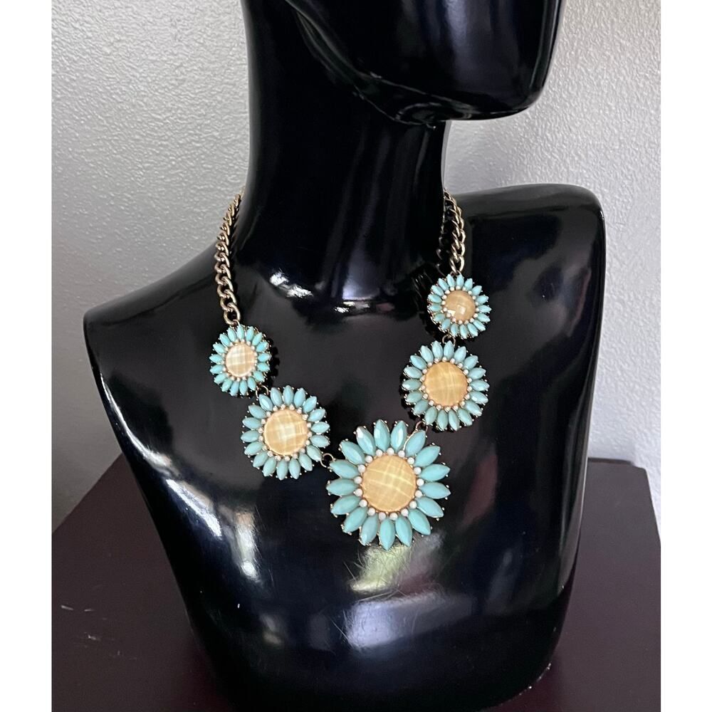 Beautiful Y2K chunky floral beaded necklace